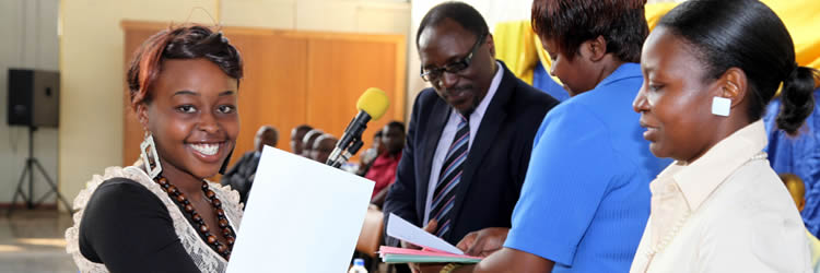 An Electronic Commerce  student recieving her certificate after successful completing World Intellectual Property Organization's(WIPO) Distance Learning Courses