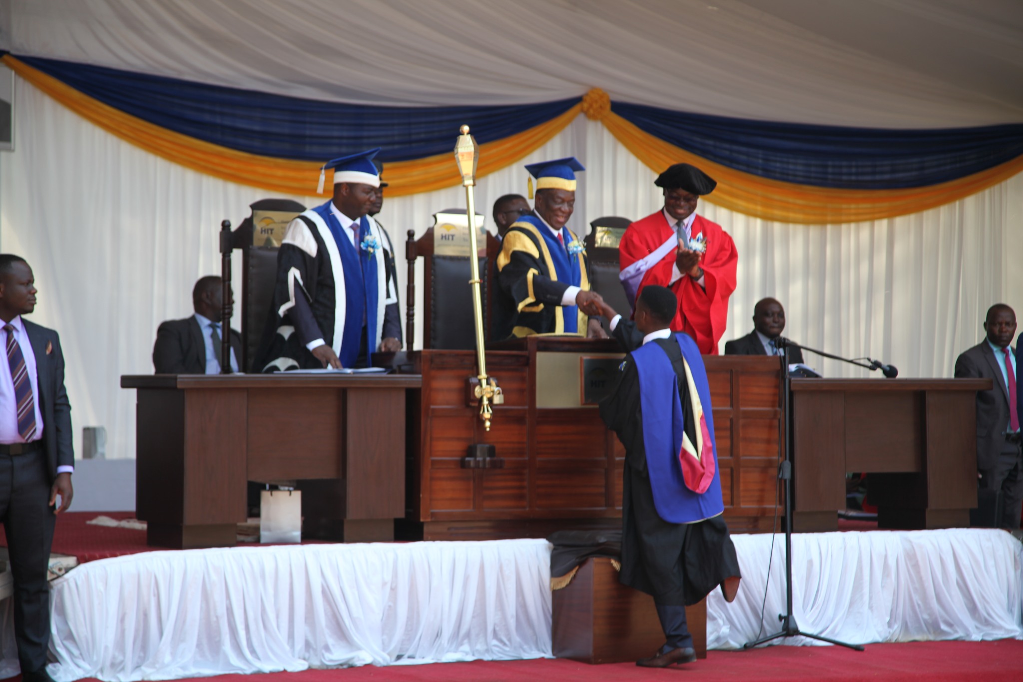 Read more about the article PRESIDENT CAPS 639 HIT GRADUANDS