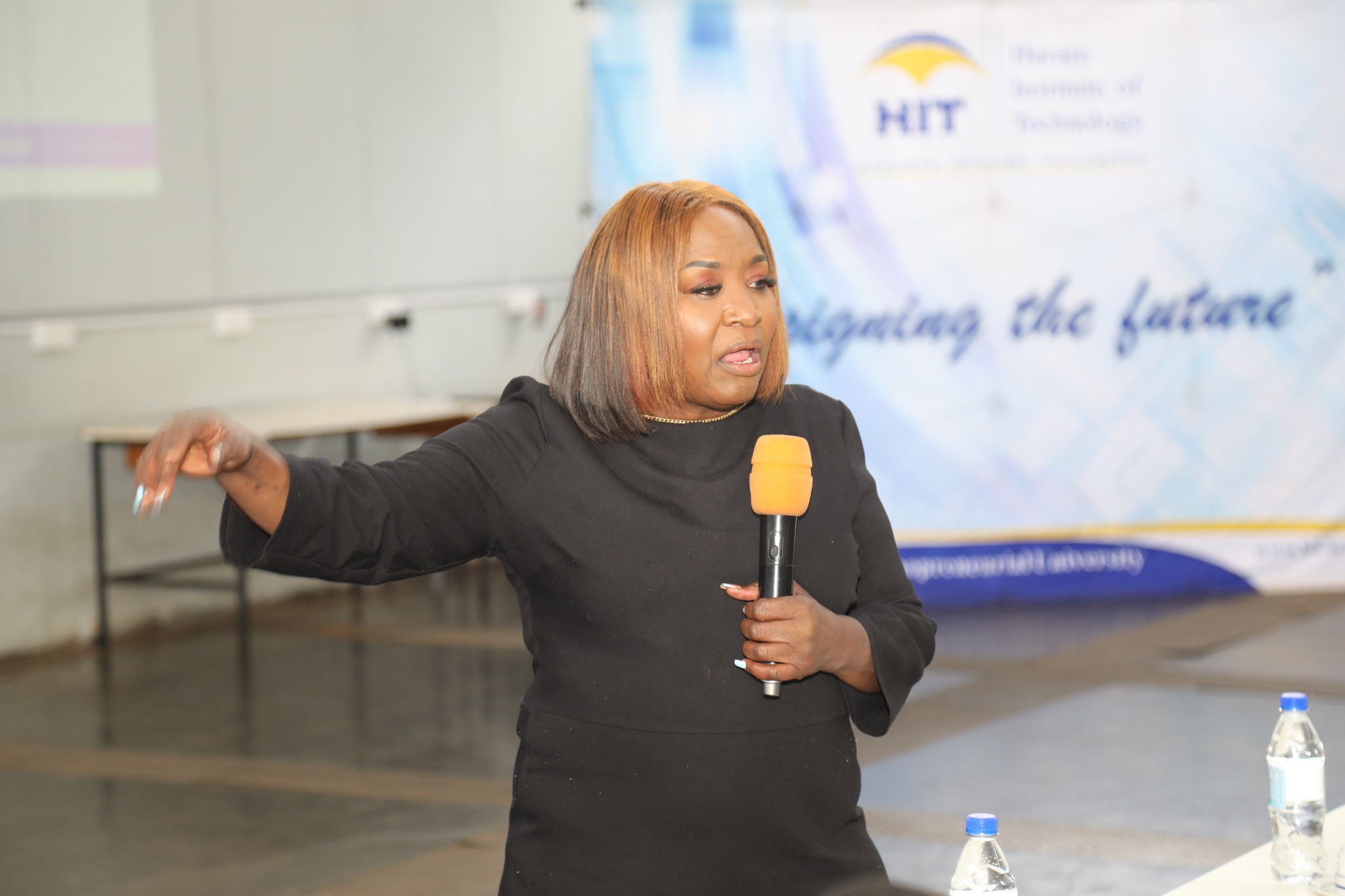 Read more about the article BREAKING BOUNDARIES: Dr TARUVINGA EMPOWERS FUTURE TECHNOPRENEURS AT EXPONENTIAL THINKING LECTURE